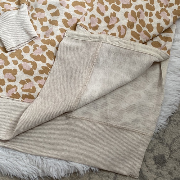 ✨Aerie Oversized Leopard Sweatshirt - Picture 4 of 8